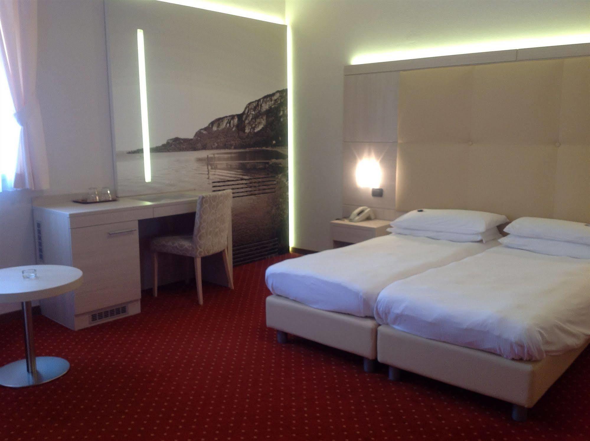 Hotel Villa Ca' Nova ***S ガルダ エクステリア 写真