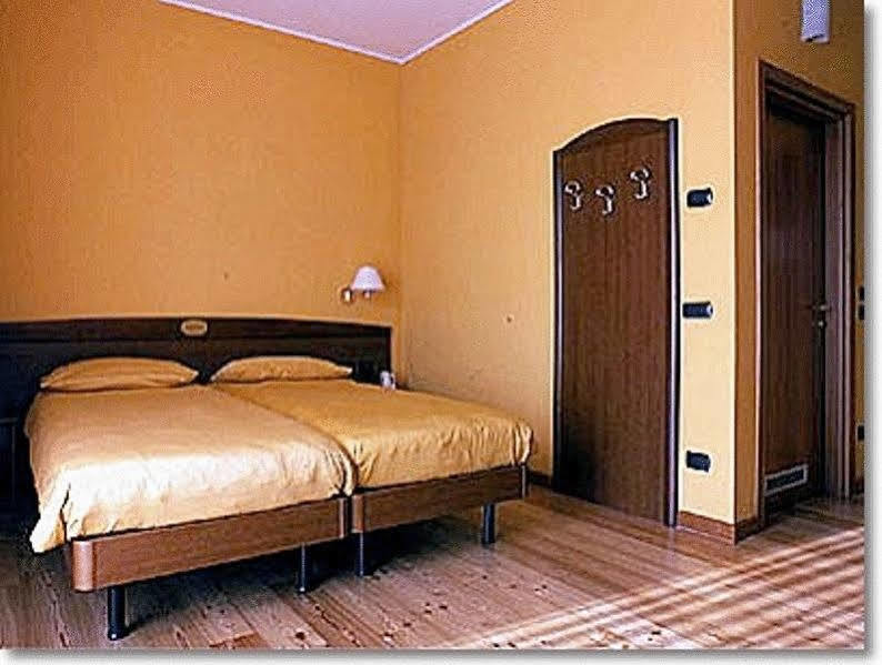 Hotel Villa Ca' Nova ***S ガルダ エクステリア 写真